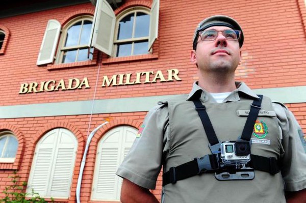 Capa 37º BPM: Policiais terão equipamento de filmagem no fardamento