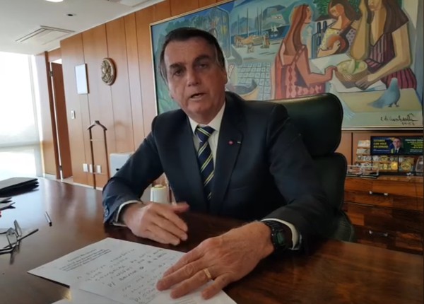 Capa Vamos continuar com o Bolsa família e ponto final, diz Bolsonaro