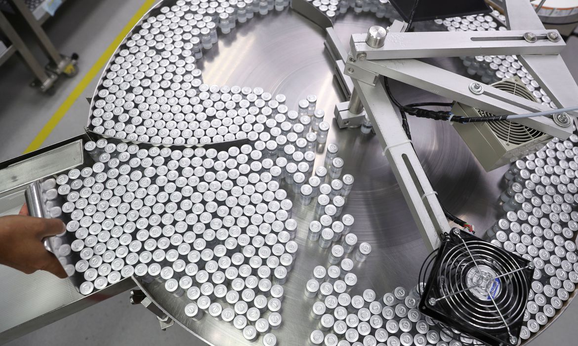 Capa Butantan entrega mais 3,4 milhões de doses de vacina contra covid-19