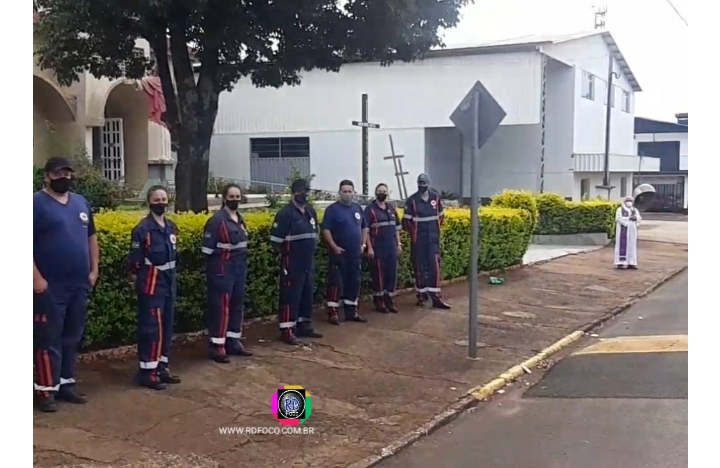 Capa Equipe do SAMU de Redentora prestam homenagem a esposo de Téc. de Enfermagem vítima da covid-19