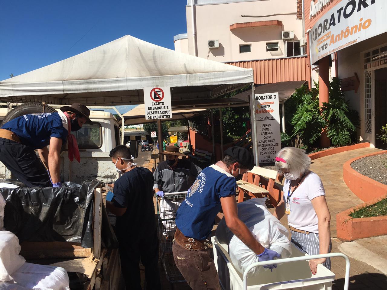 Capa DIM: Entidade tradicionalista entrega quase 2.000 quilos de alimentos para hospital Santo Antônio