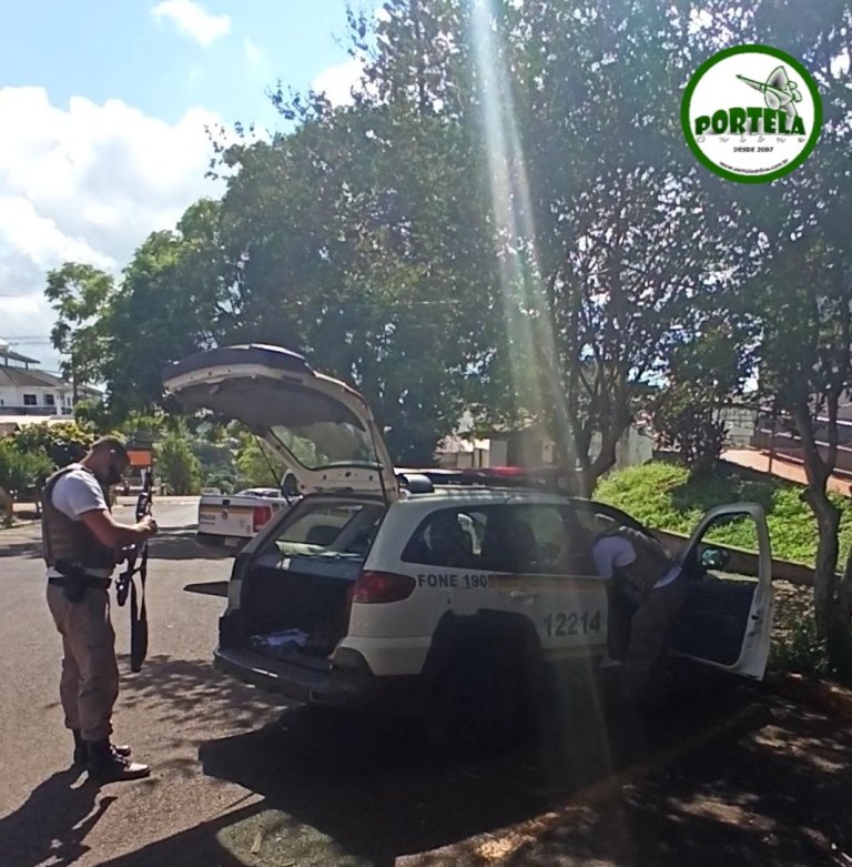 Capa Foragido da Justiça dispara contra policiais em Miraguaí