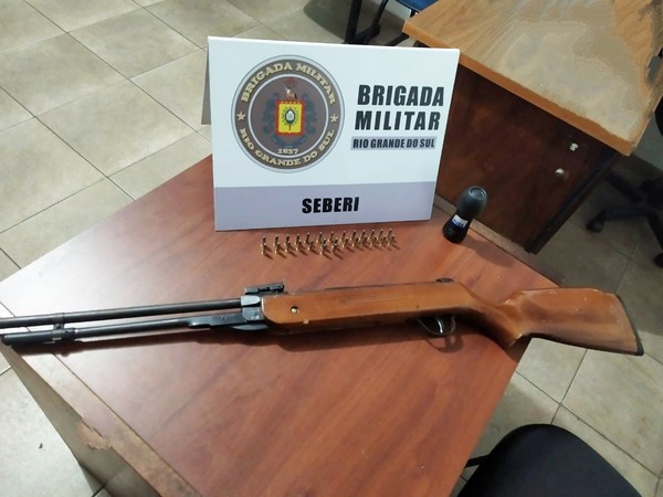 Capa Seberi: 37°BPM apreende arma de fogo