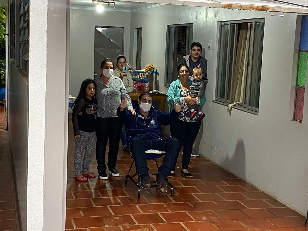 Capa Sandro Graff dá alta e é recebido com "buzinaço" em Erval Seco