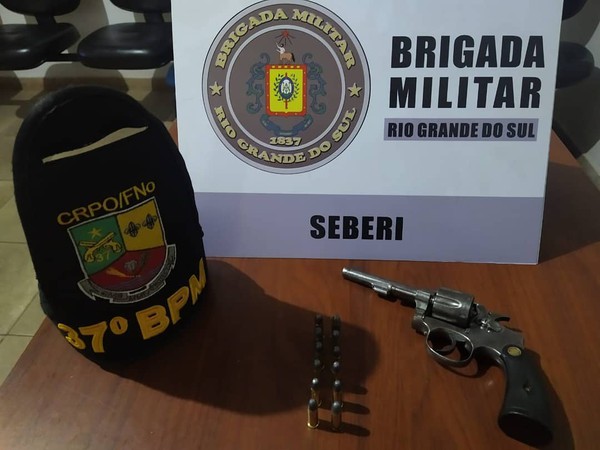 Capa Seberi: 37° BPM apreende arma de fogo
