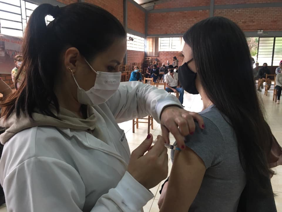 Capa Erval Seco: Município segue imunizando pessoas com 25 anos e antecipa segunda dose