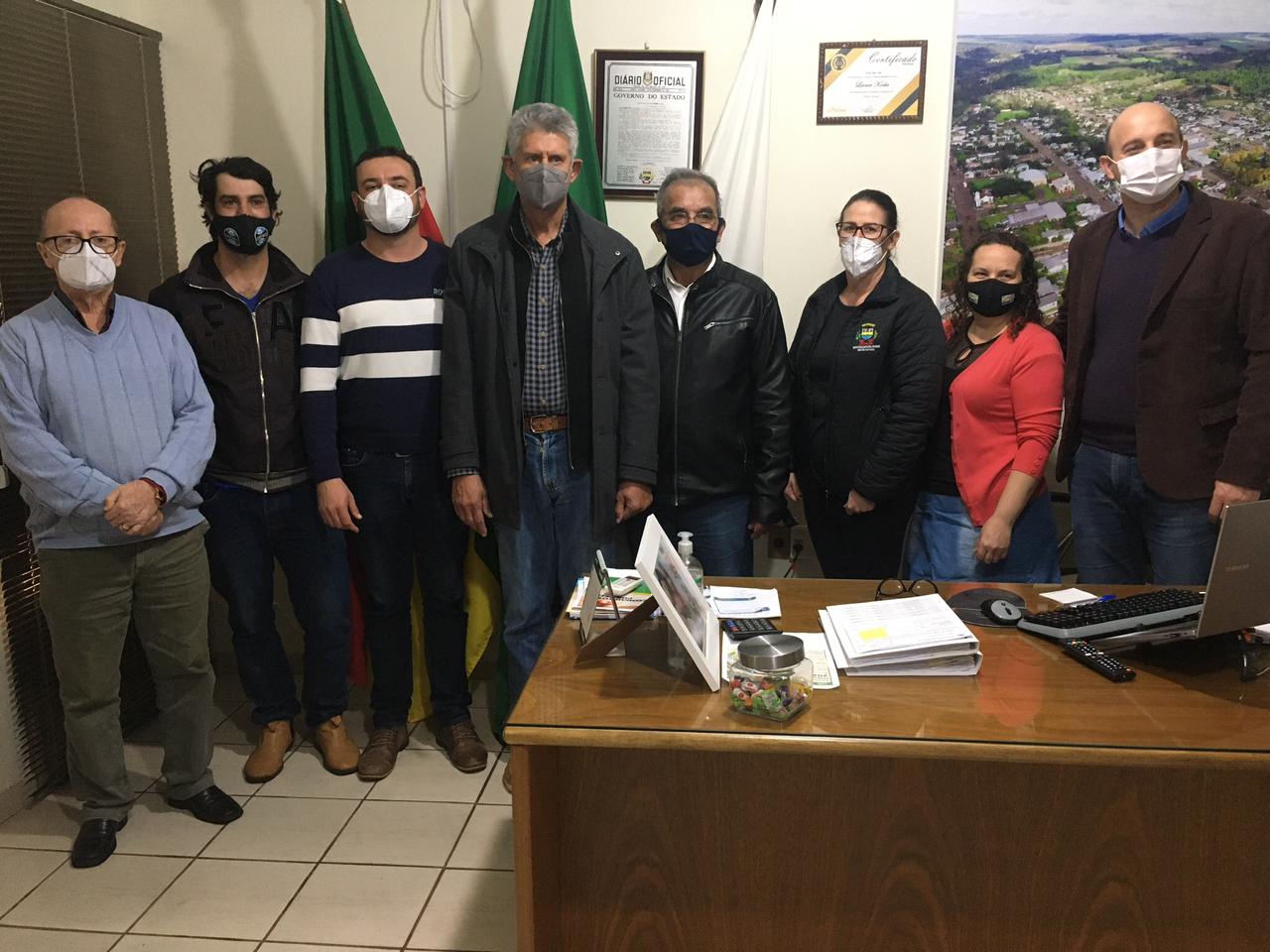 Capa Deputado Federal Afonso Motta confirma emenda parlamentar em visita a Erval Seco