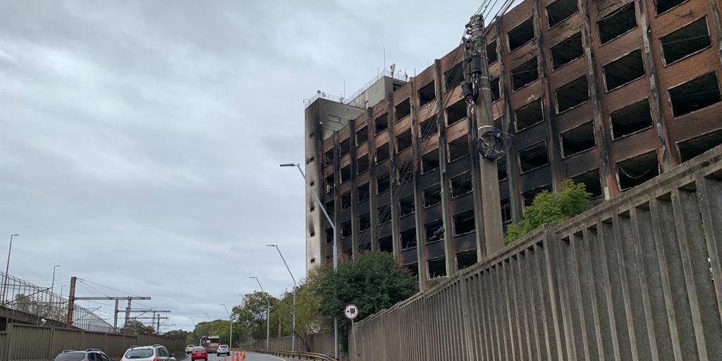 Capa Buscas por bombeiros desaparecidos em prédio da SSP chegam ao quinto dia