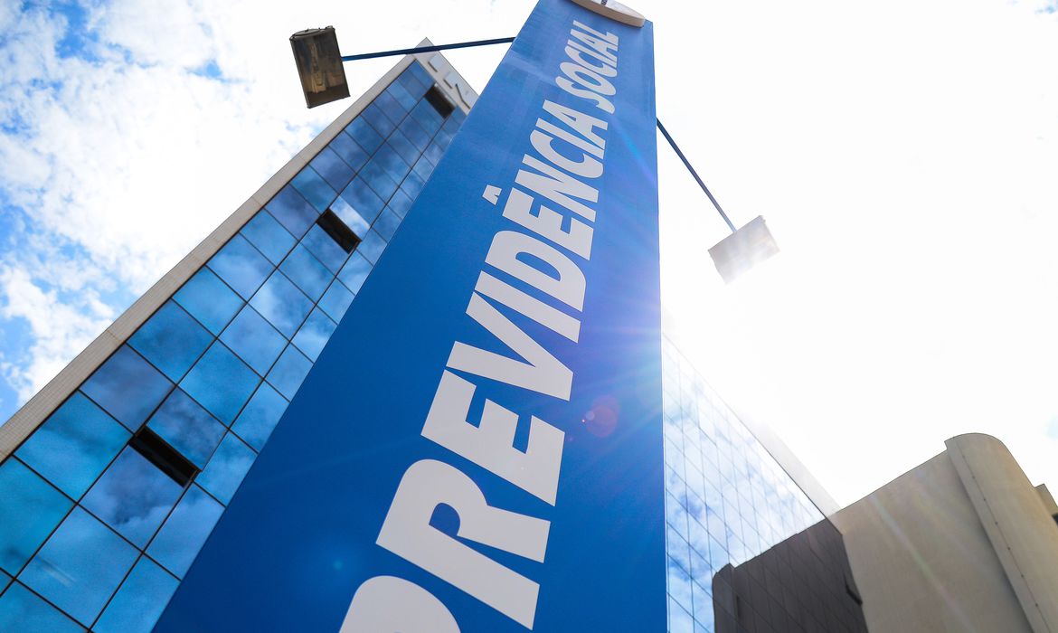 Capa Fique atento aos prazos para realizar a prova de vida no INSS