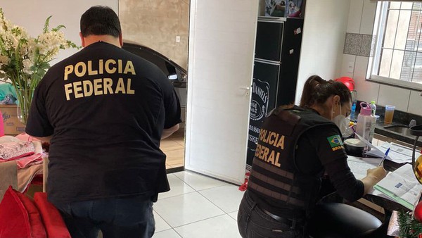 Capa Quadrilha de contrabando de cigarros sediada na região é alvo de operação