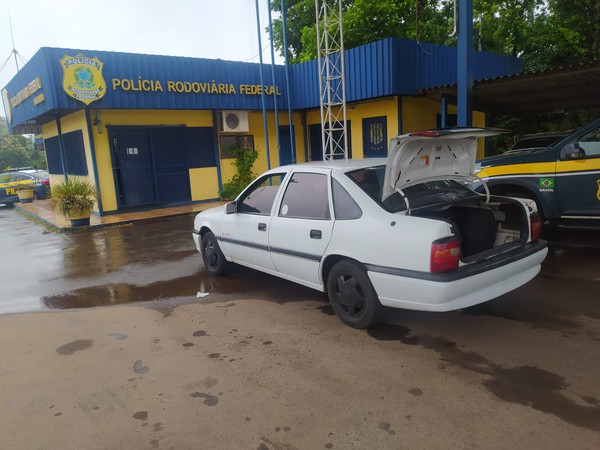 Capa PRF prende homem e recupera veículo em Sarandi