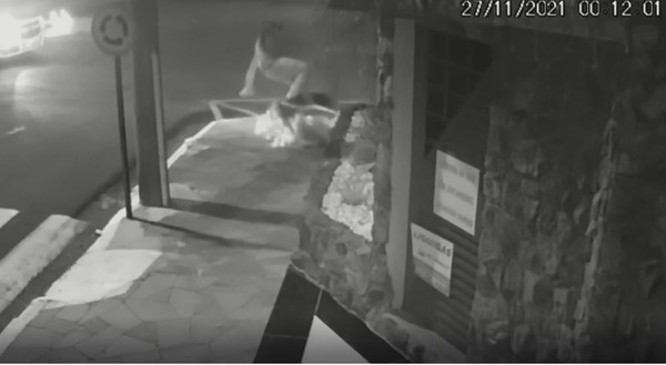 Capa Polícia Civil procura por autor de vandalismo