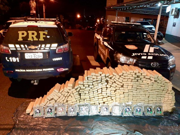 Capa PRF e PC prendem traficantes com meia tonelada de maconha em Frederico Westphalen