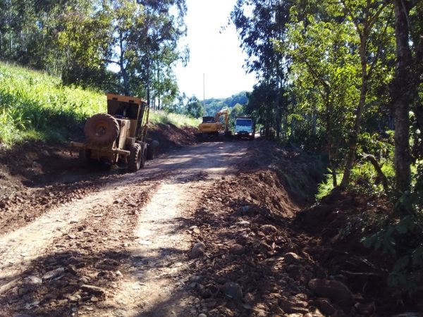 Capa Erval Seco: Município segue trabalho de recuperação de estradas no interior