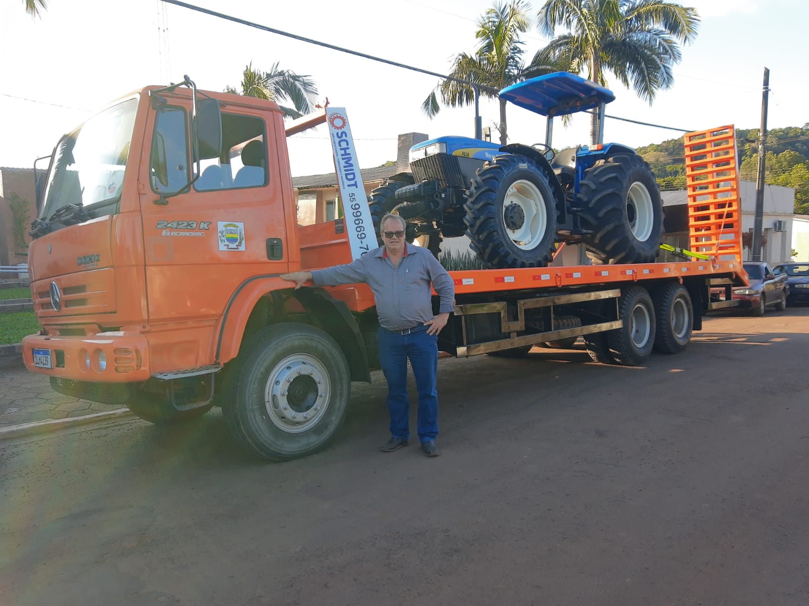 Capa Administração Municipal adquire caminhão prancha para transporte de máquinas