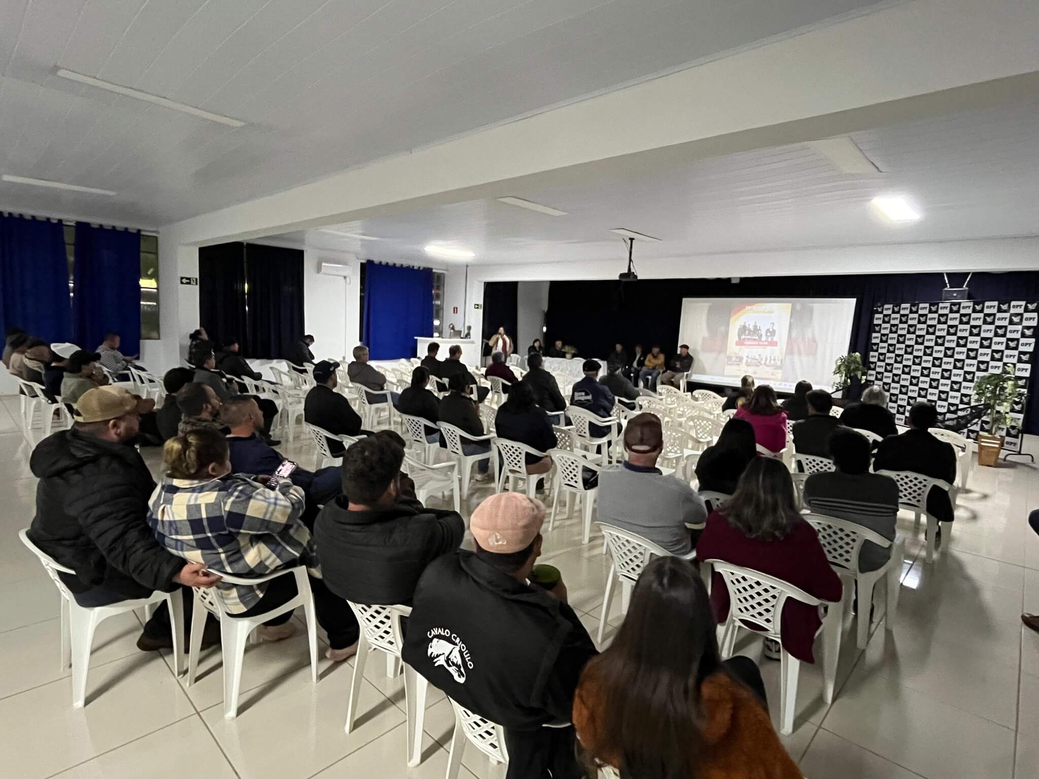 Capa Encontro com proprietários de acampamentos discute regras e preparativos para o evento