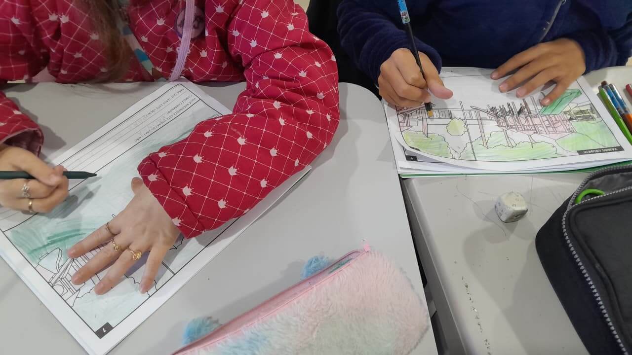 Capa Alunos recebem livretos em homenagem aos 62 anos de Redentora