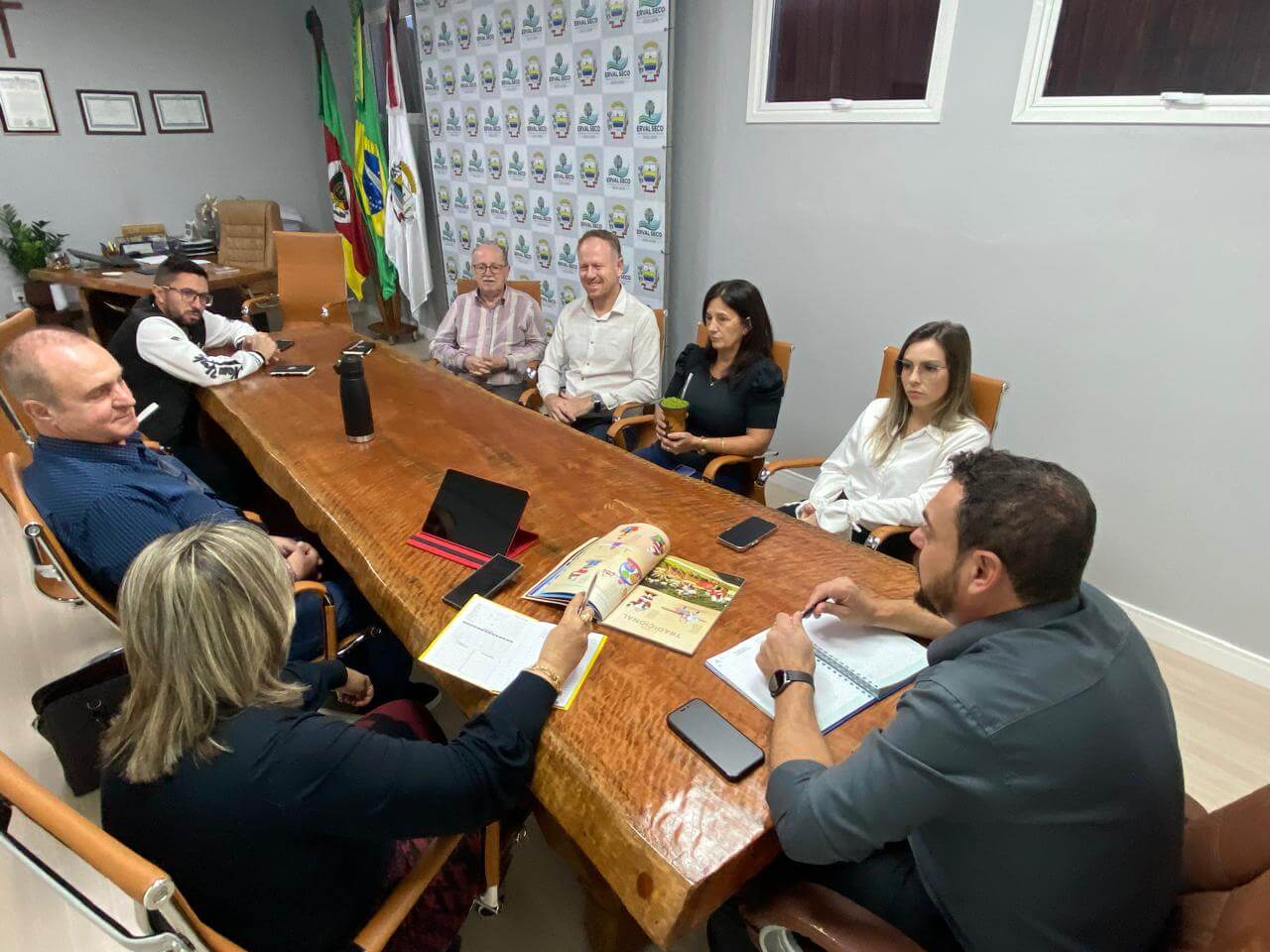 Capa Prefeitura de Erval Seco realiza reunião para planejar enfeites natalinos de 2025