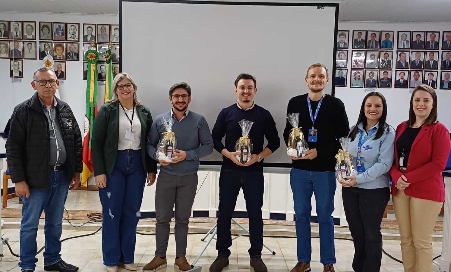 Capa Administração Municipal realiza palestra sobre MEI em parceria com Sebrae e Sicredi