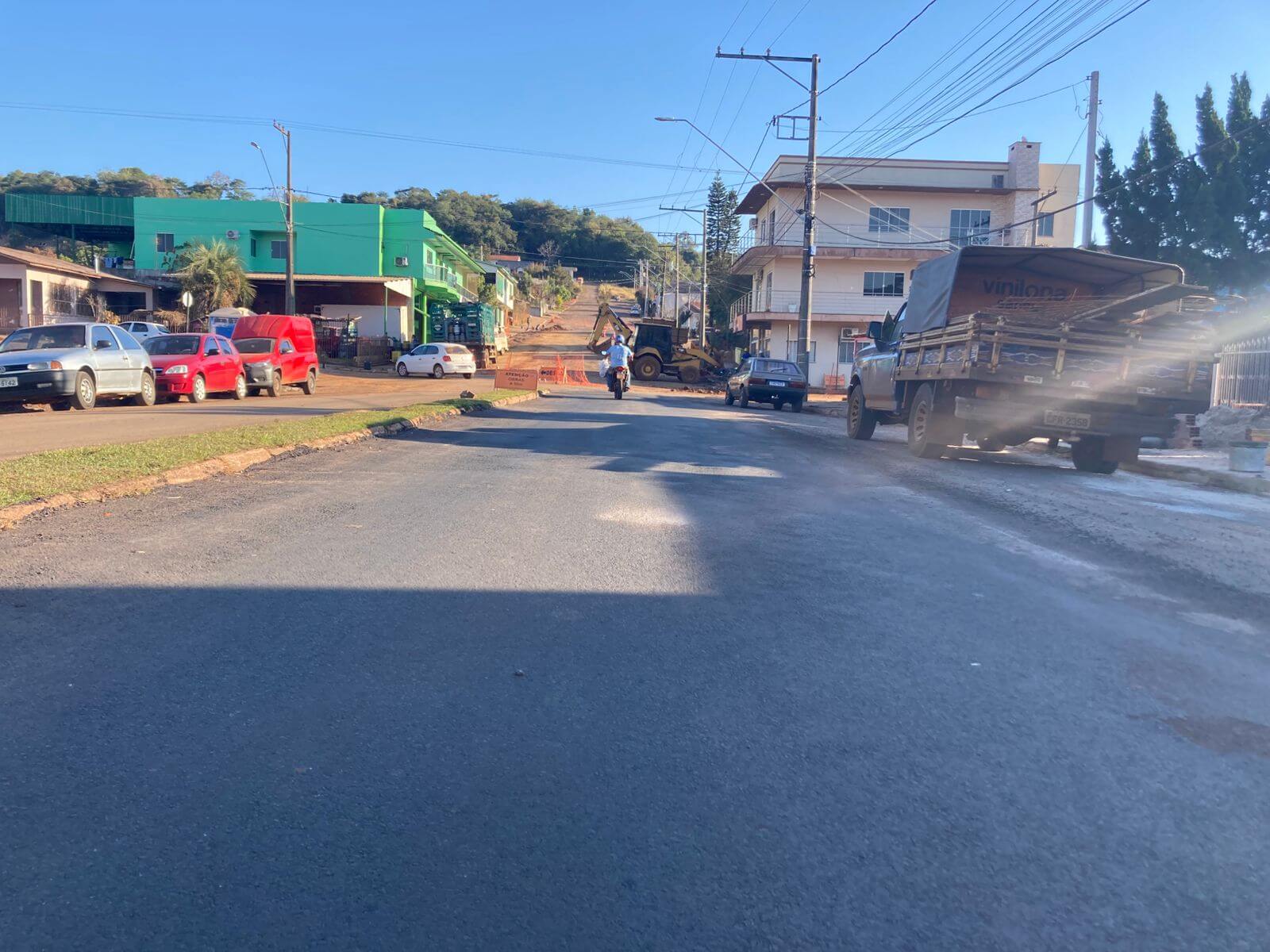 Capa Trechos de avenidas recebem nova camada asfáltica em Erval Seco