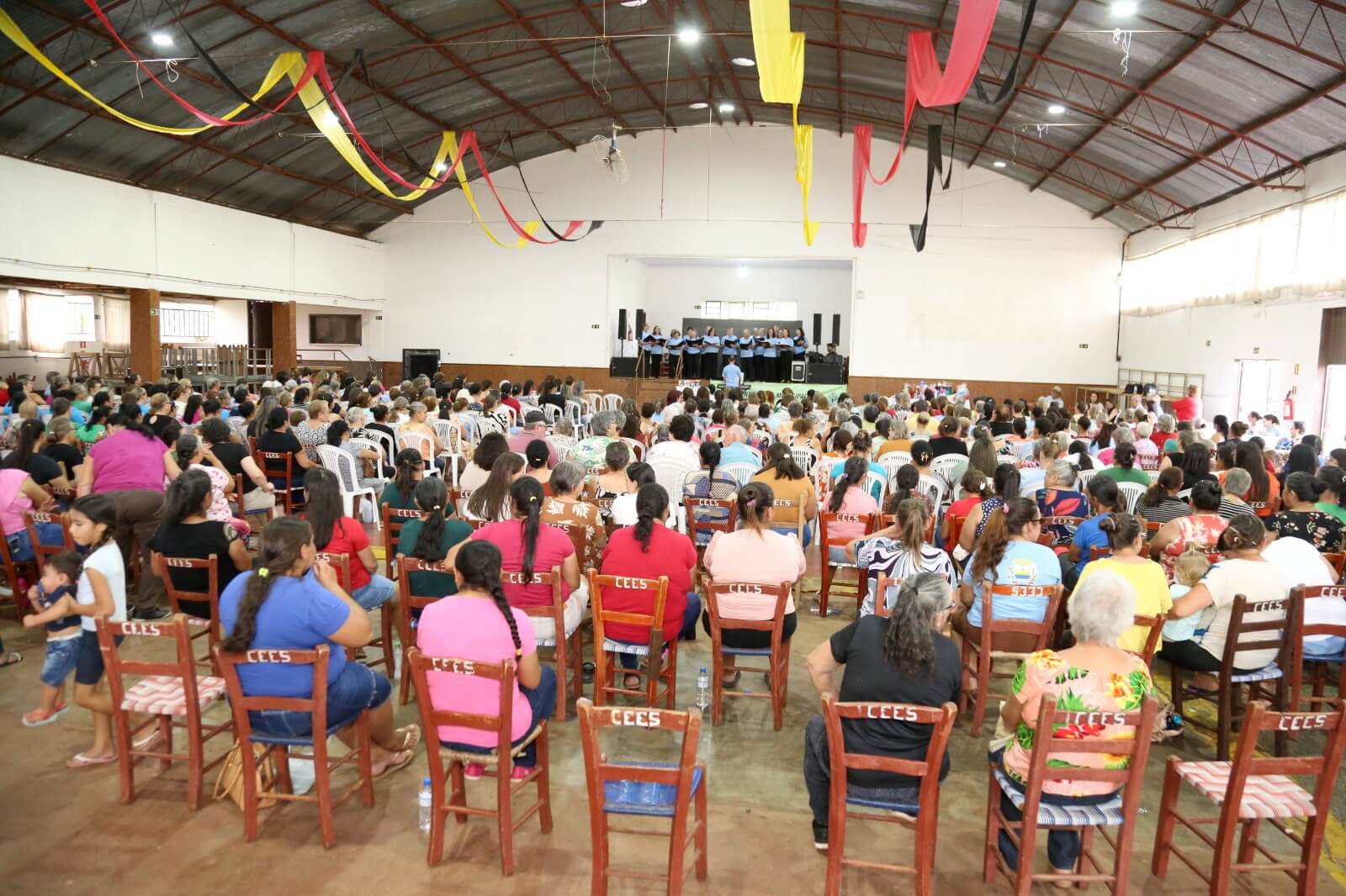 Capa “Uma Tarde Para Elas” reúne mais de 500 mulheres em Erval Seco