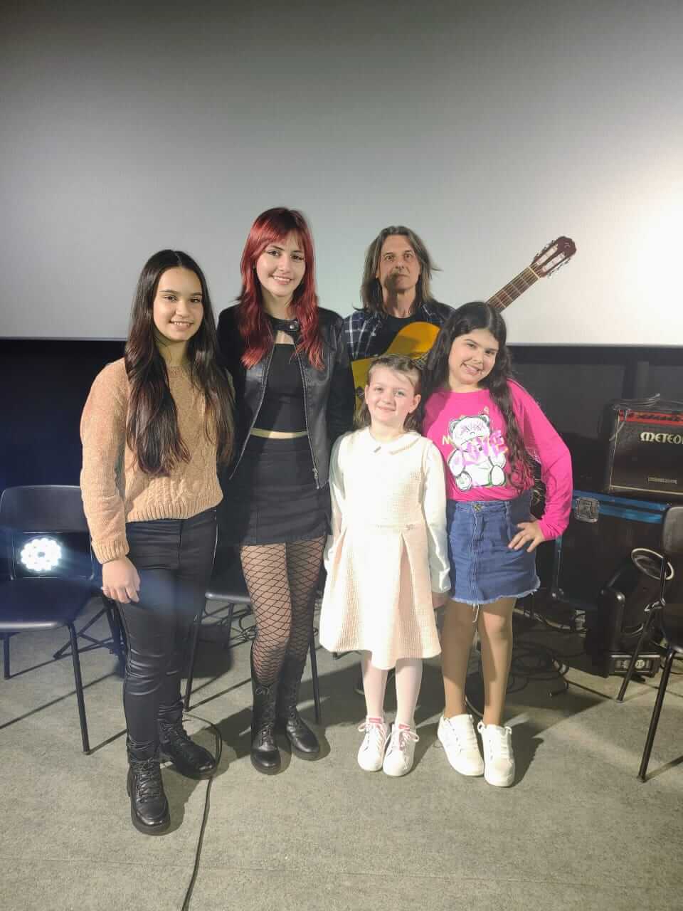 Capa DIM: Alunas do Grupo de Música do CRAS se apresentam no Cine Globo, em Frederico Westphalen