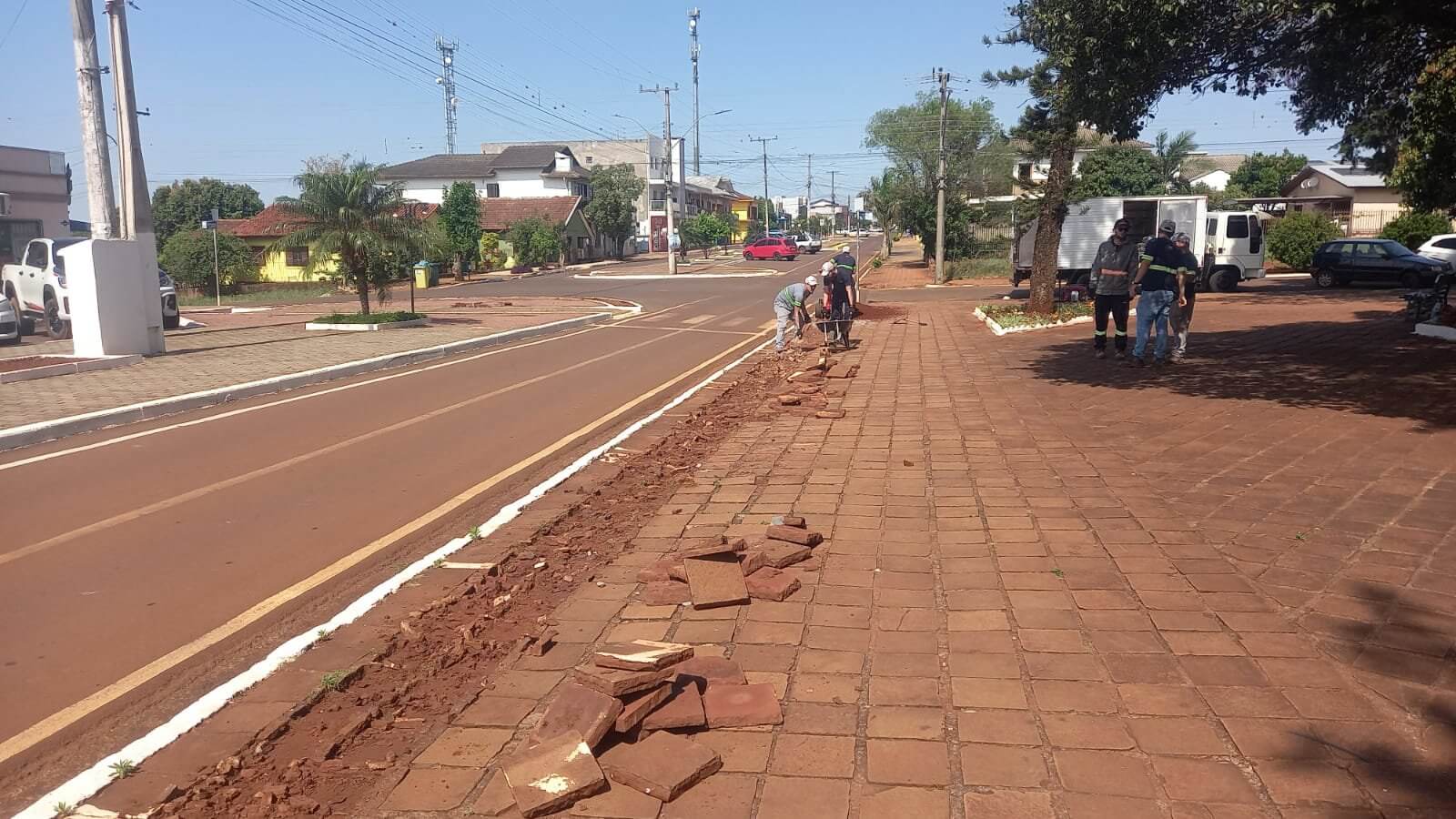 Capa Administração inicia revitalização da iluminação pública na Praça Arnaldo Roever