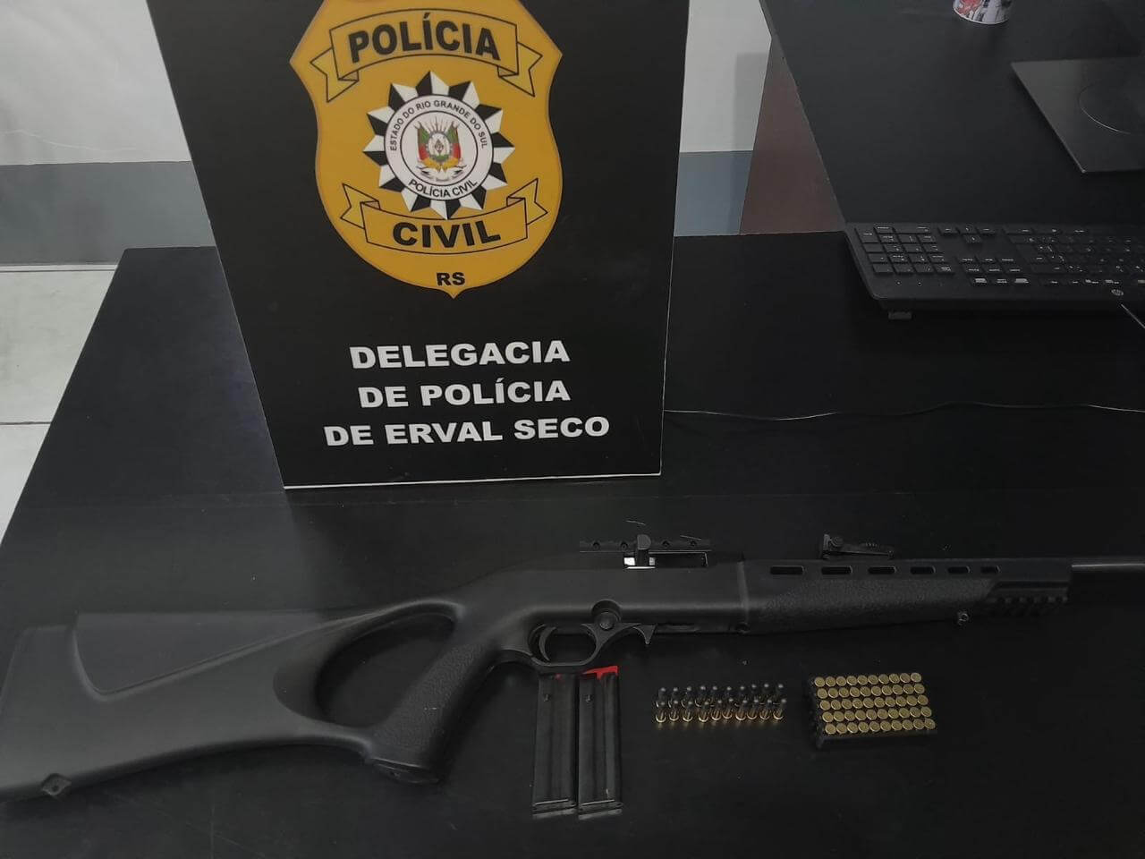 Capa Polícia Civil apreende armamento ilegal em operação contra violência doméstica em Erval Seco e outros municípios da região