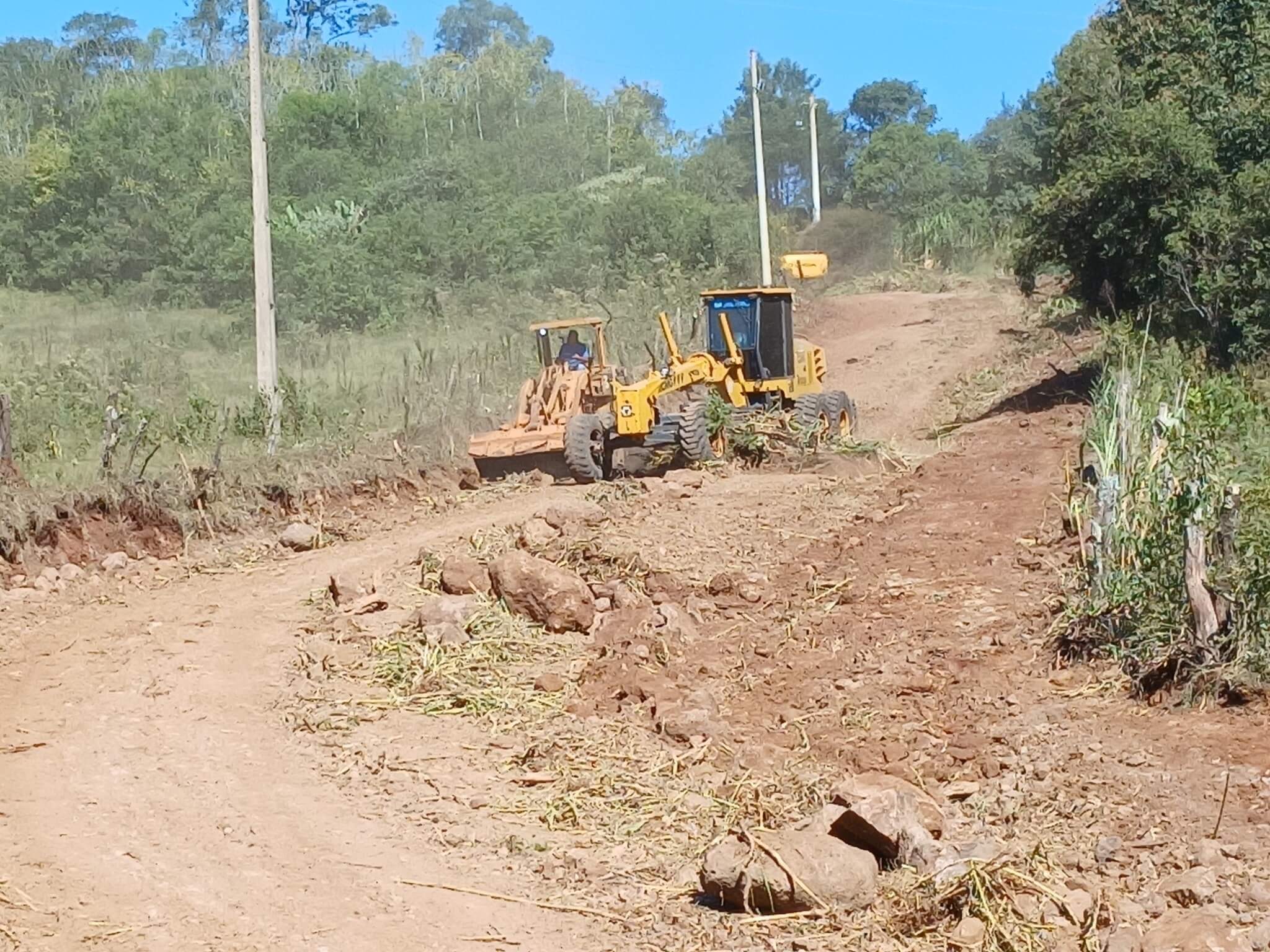 Capa Secretaria de Obras intensifica recuperação de estradas no interior de Erval Seco
