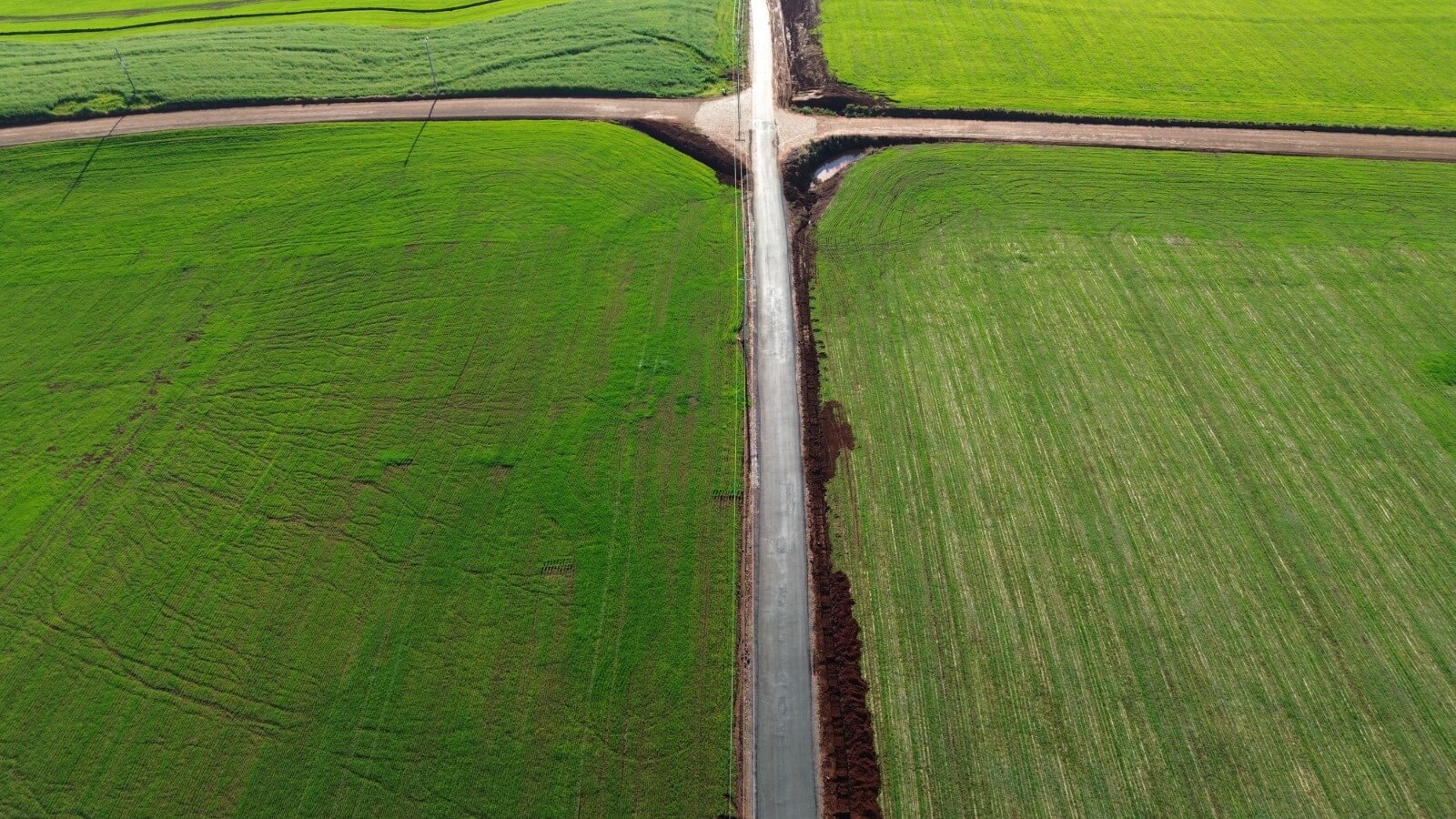 Capa Melhorias no acesso ao distrito de Arco-Íris com asfaltamento