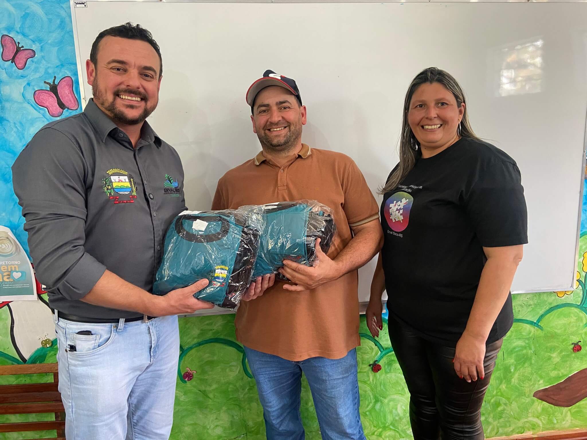 Capa Prefeitura de Erval Seco realiza entrega de uniformes escolares para mais de 800 alunos da Rede Municipal