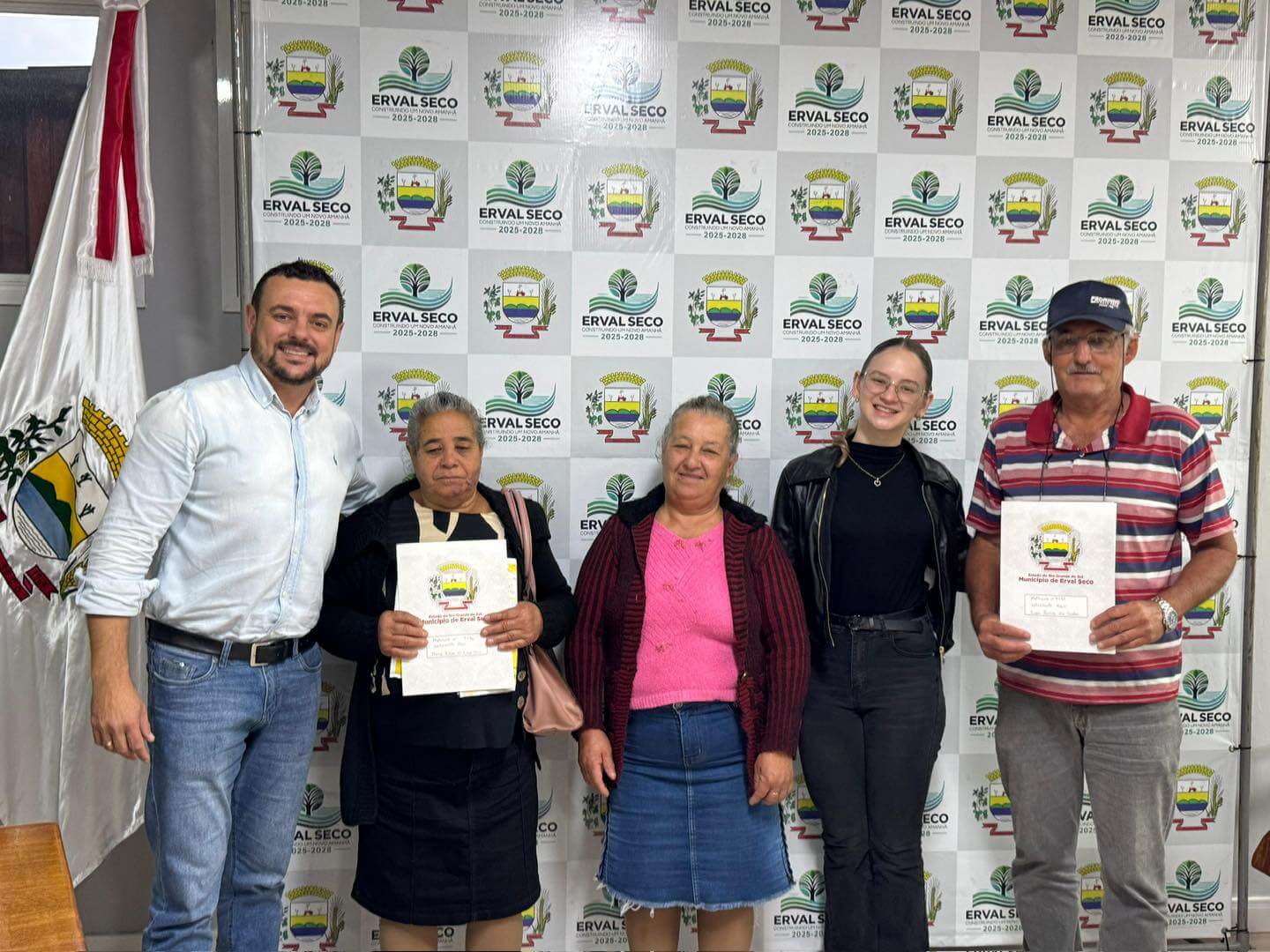 Capa Município entrega matrículas oriundas o processo de complementação da REURB