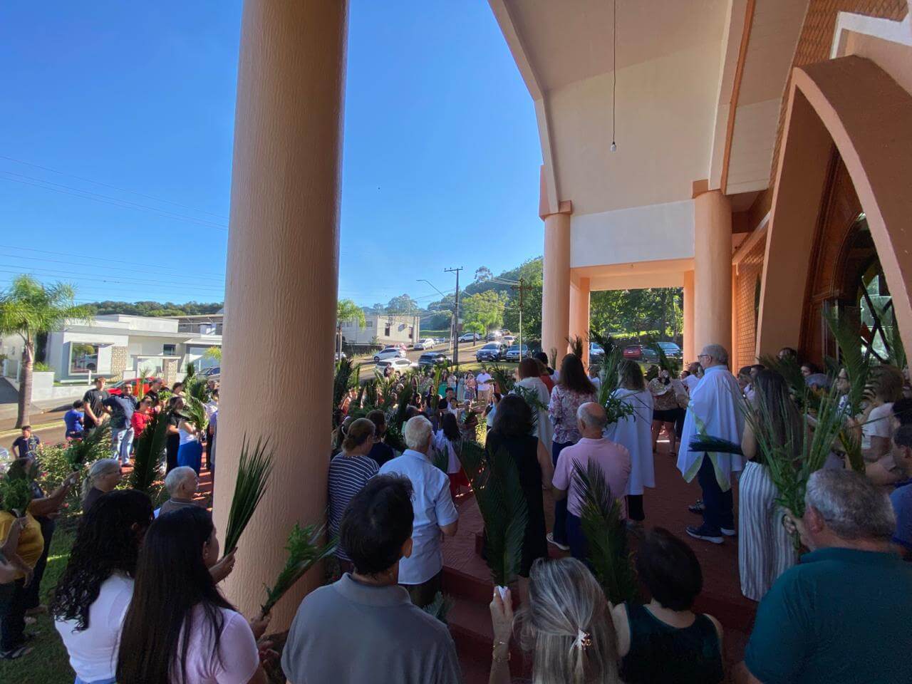 Capa Domingo de Ramos reúne grande número de fiéis na Paróquia Santa Terezinha em Erval Seco