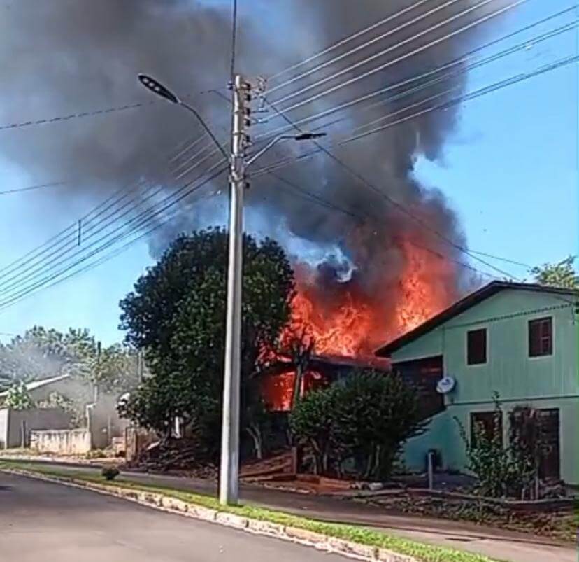 Capa Incêndio destrói casa em Dois Irmãos das Missões
