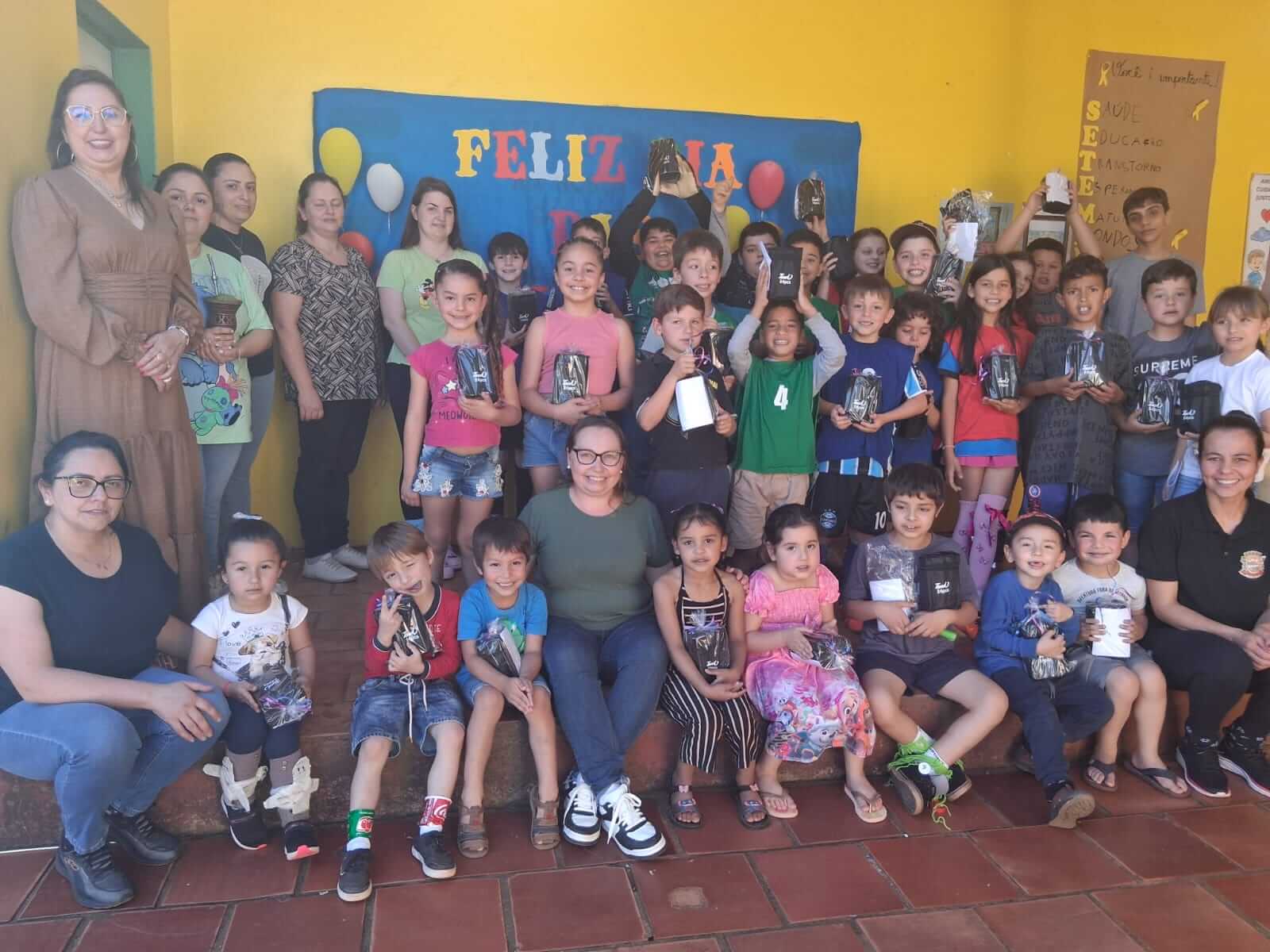 Capa Prefeitura de Dois Irmãos das Missões celebra o Dia das Crianças com entrega de presentes nas escolas municipais