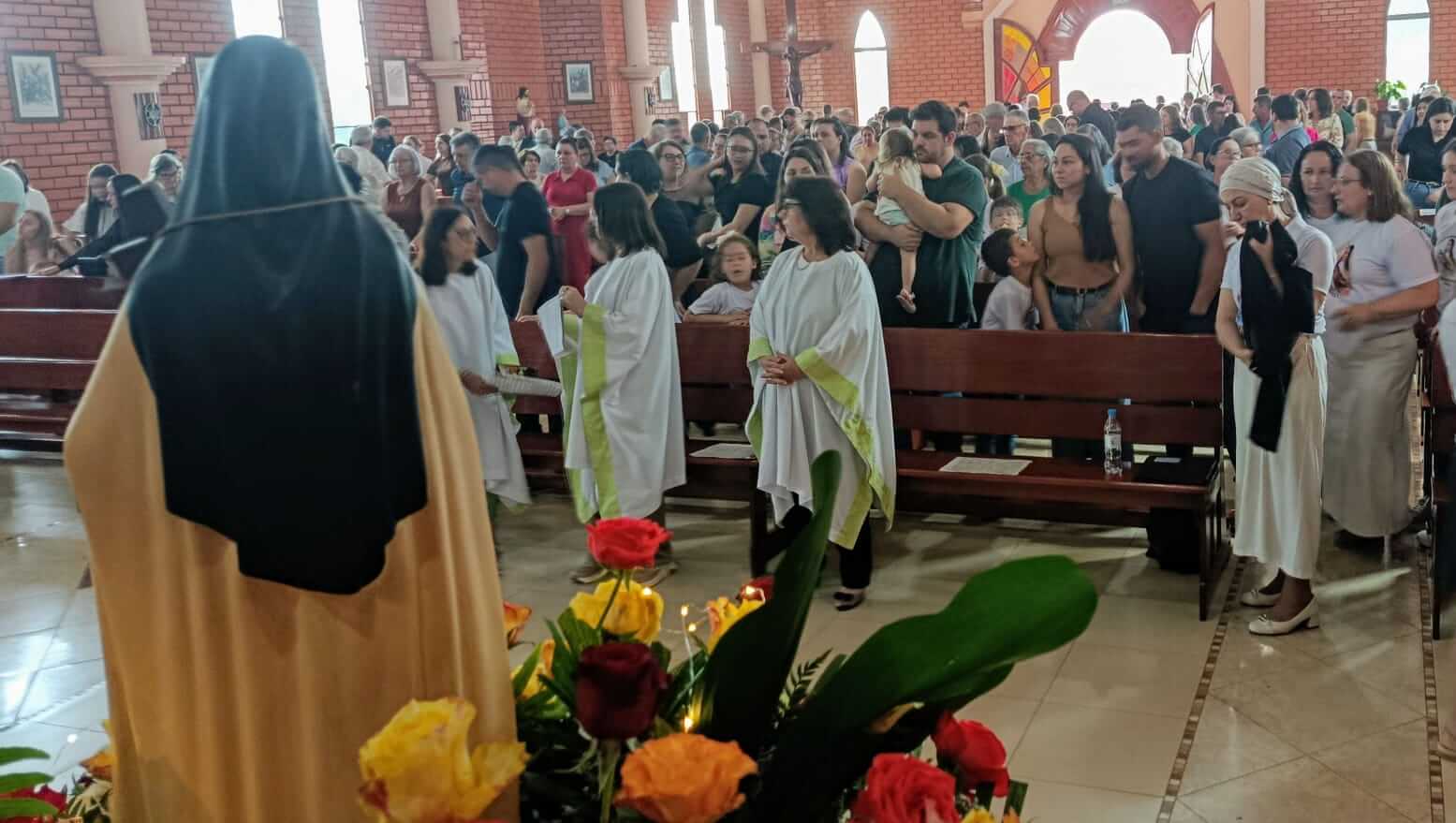 Capa Erval Seco: Festa de Santa Teresinha reúne fiéis e divulga ganhadores da rifa