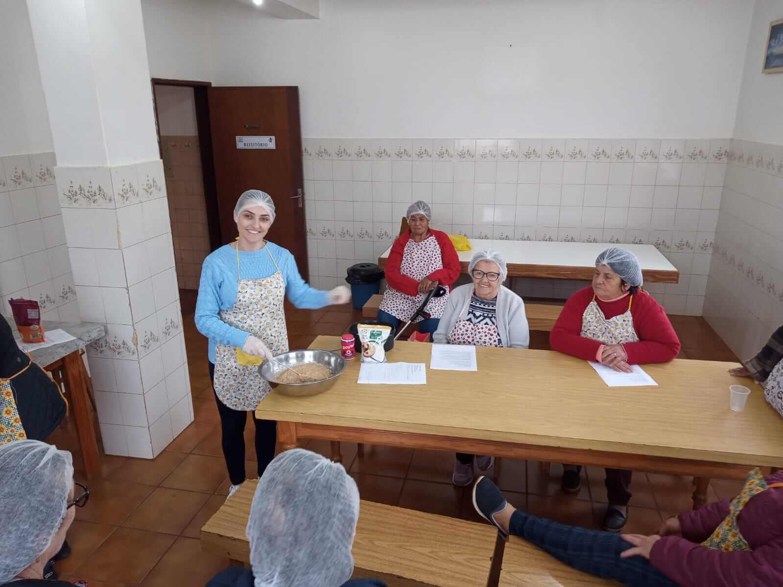 Capa Nutricionista do CRAS realiza oficina culinária com o Grupo de Idosos Amizade de Redentora