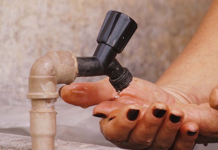 Capa Gerente da Corsan Regional Planalto fala sobre falta de água e obras da rede de esgoto em entrevista à Rádio Avenida FM