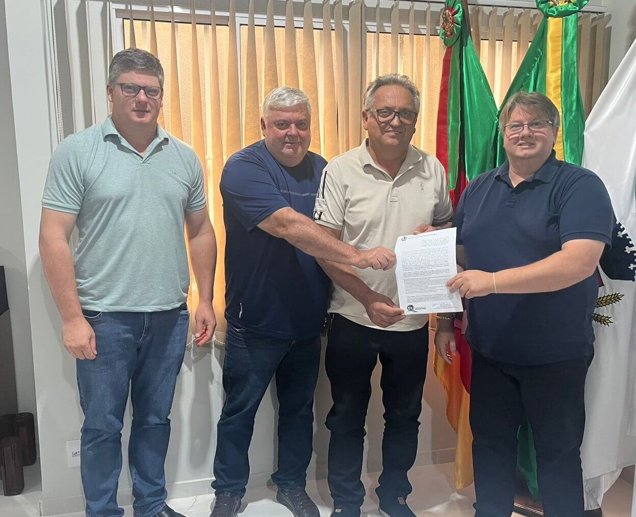 Capa Redentora assina contratos para construção de 20 moradias e nova UBS no Distrito de São João