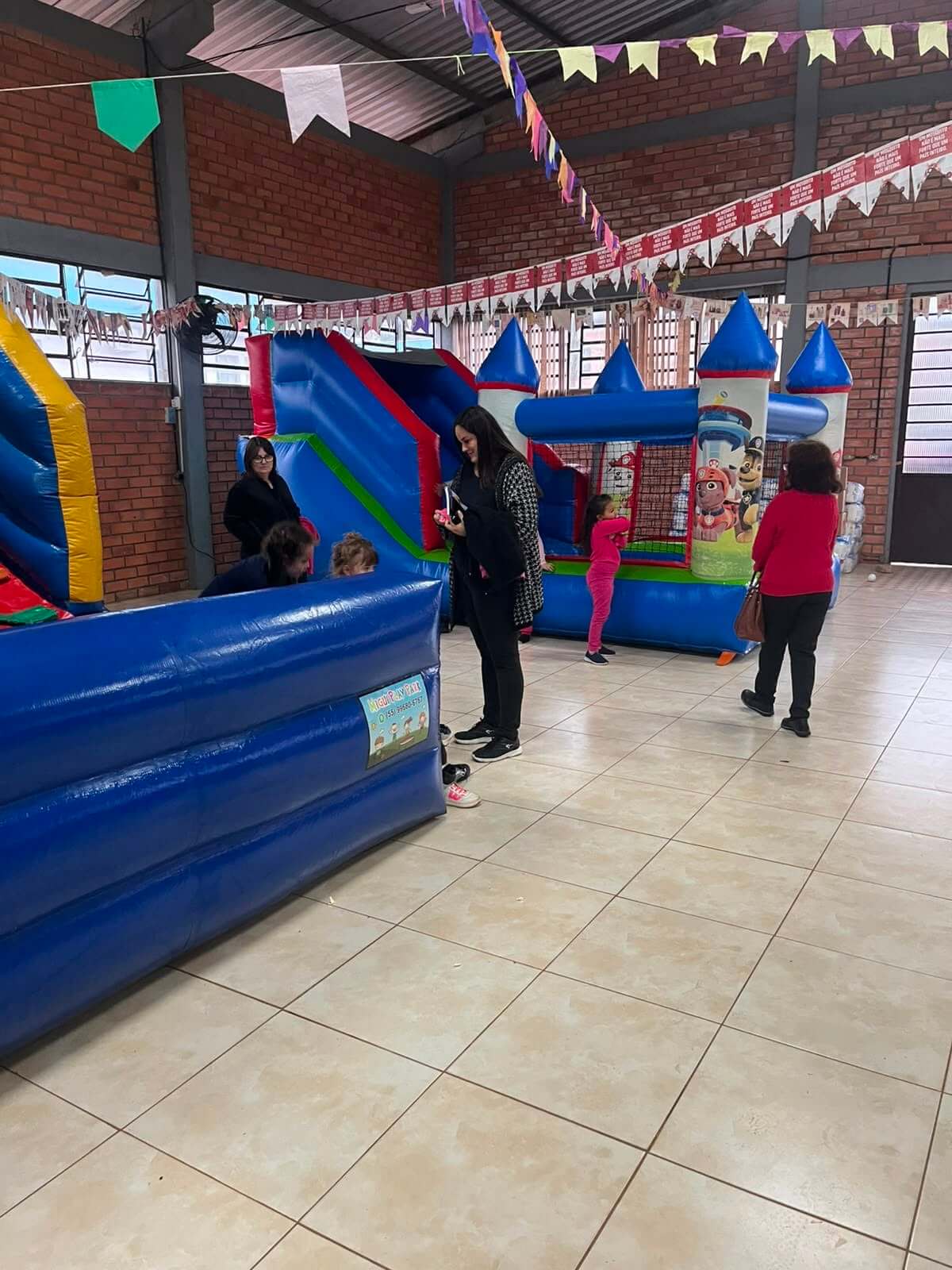 Capa Arraiá da Vacinação mobiliza comunidade e aplica 159 doses em Erval Seco