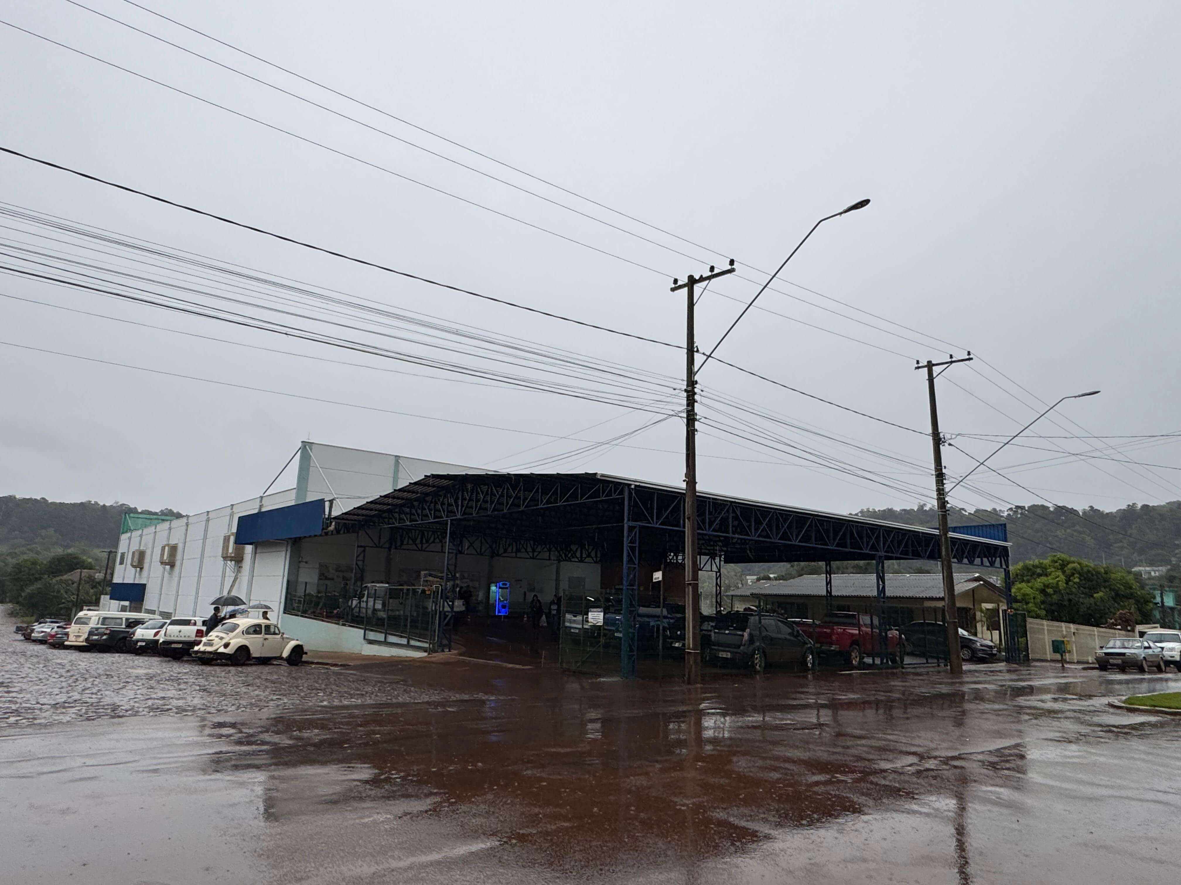 Capa Cooper A1 de Erval Seco investe em estacionamento coberto para oferecer mais conforto aos clientes