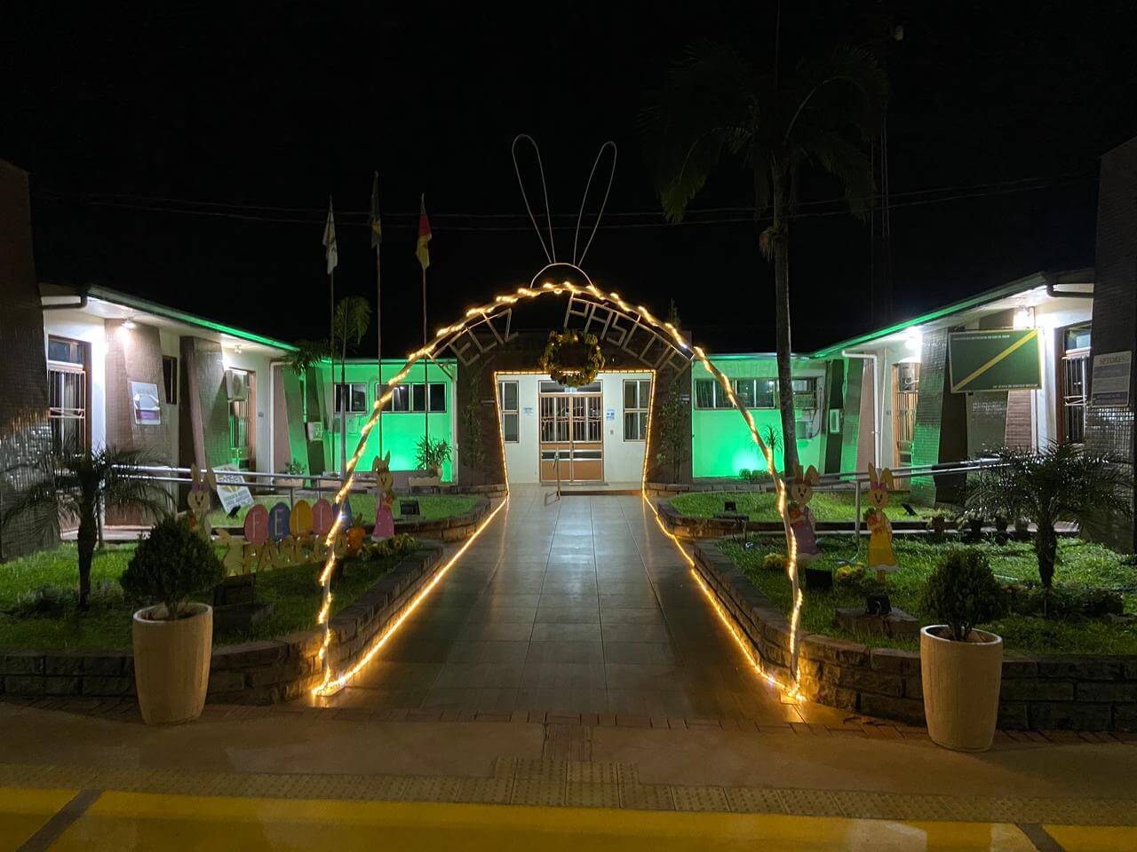 Capa Praça do Imigrante e Prefeitura ganham decoração especial de Páscoa em Erval Seco