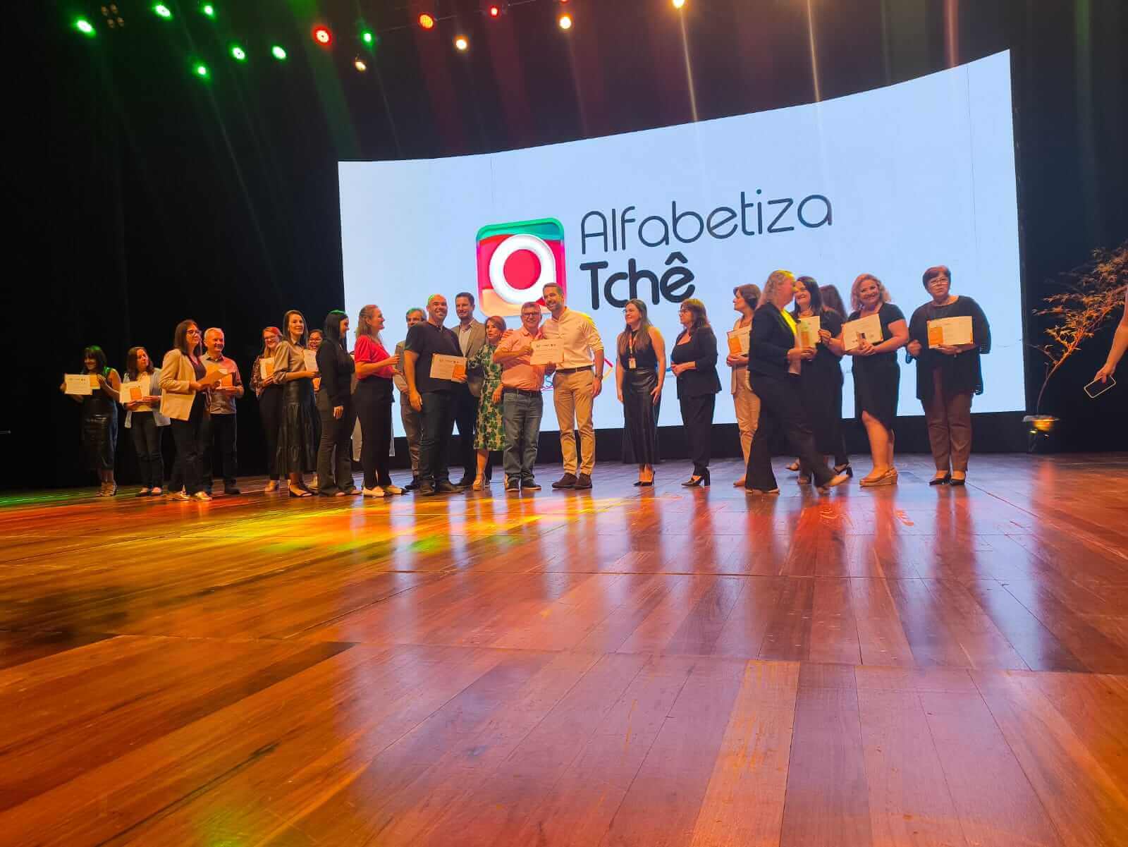 Capa Escolas da rede municipal de Redentora recebem prêmio de Alfabetização