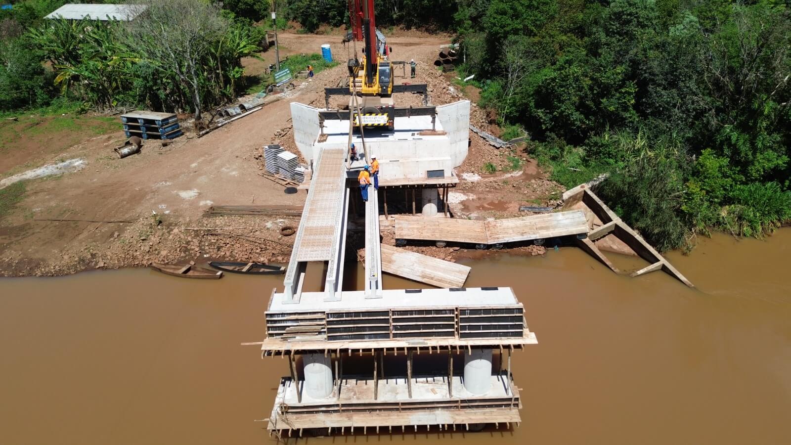 Capa Reconstrução da ponte sobre o Rio Guarita avança com montagem de novo tabuleiro