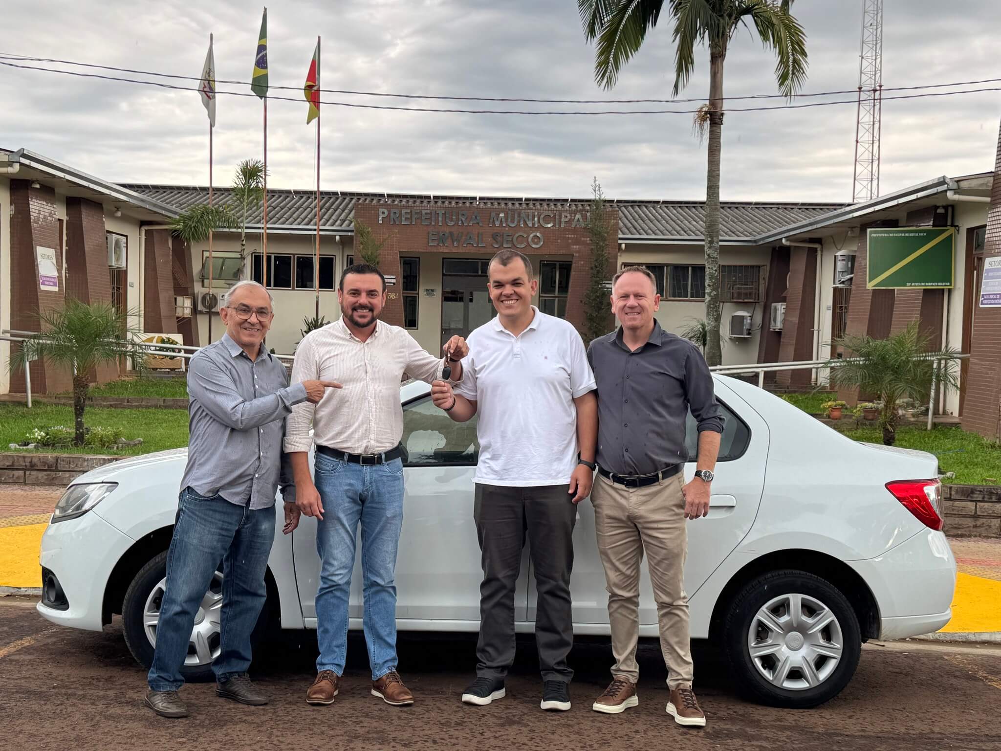 Capa Prefeitura de Erval Seco recebe veículo que será destinado às Secretarias de Assistência Social e Agricultura
