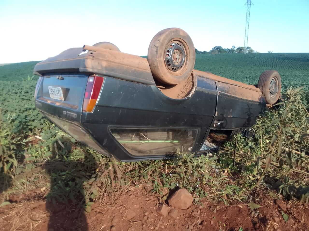 Carro é localizado tombado no interior de Erval Seco | Rádio Avenida FM  106.5