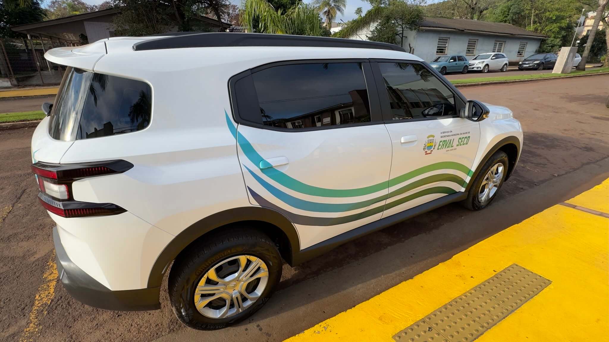Capa Saúde de Erval Seco recebe novo veículo para transporte de pacientes