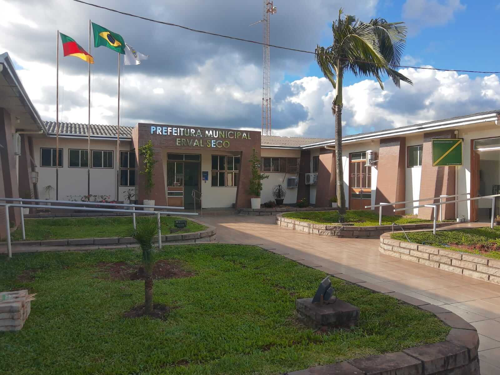 Capa Prefeitura de Erval Seco organiza atendimento e expediente interno em setores da Administração