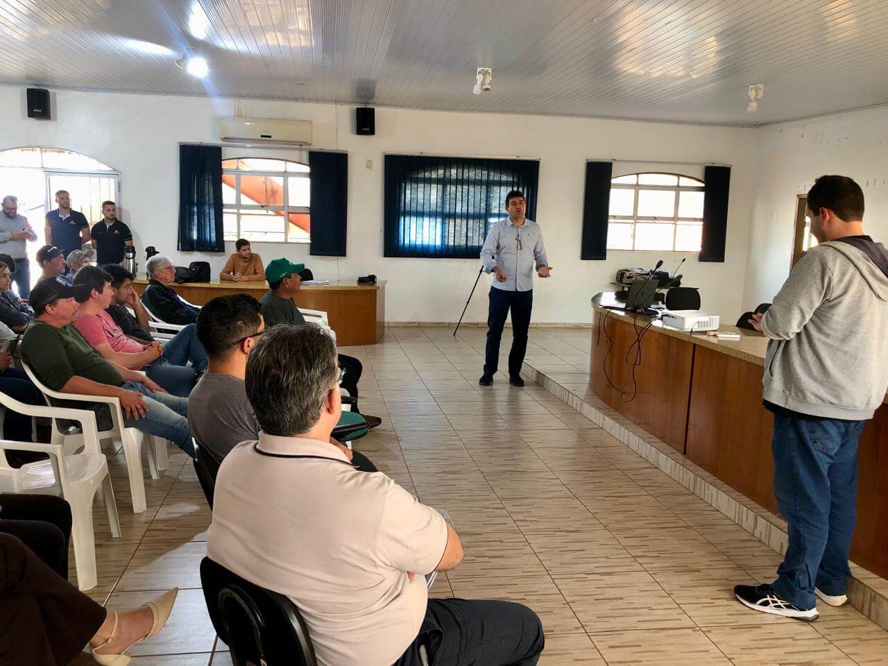 Capa Administração de Coronel Bicaco realizou reunião sobre construções de novos aviários da Mais Frango