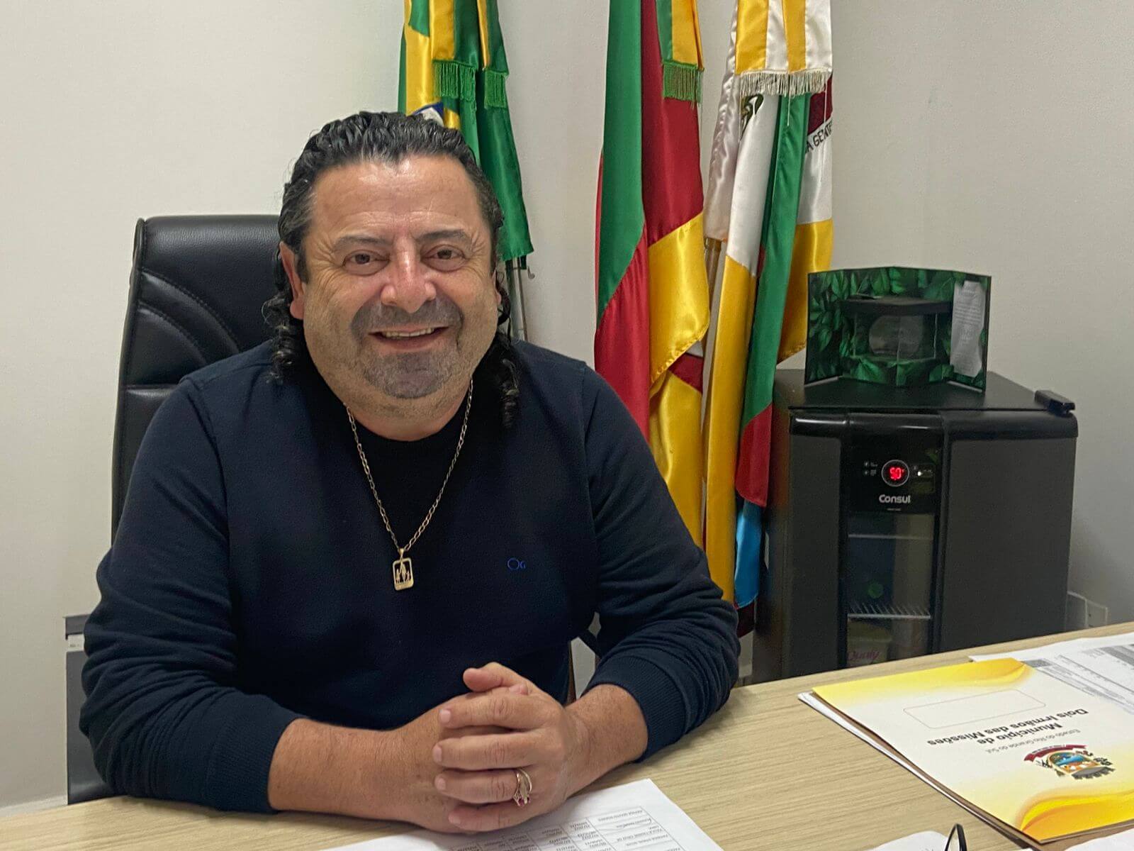 Capa Prefeito reeleito de Dois Irmãos das Missões concede entrevista à Rádio Avenida FM